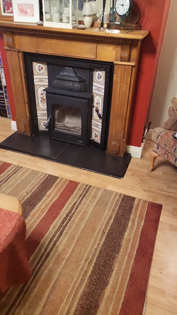 Fireplace and mantlepiece. - Image 2