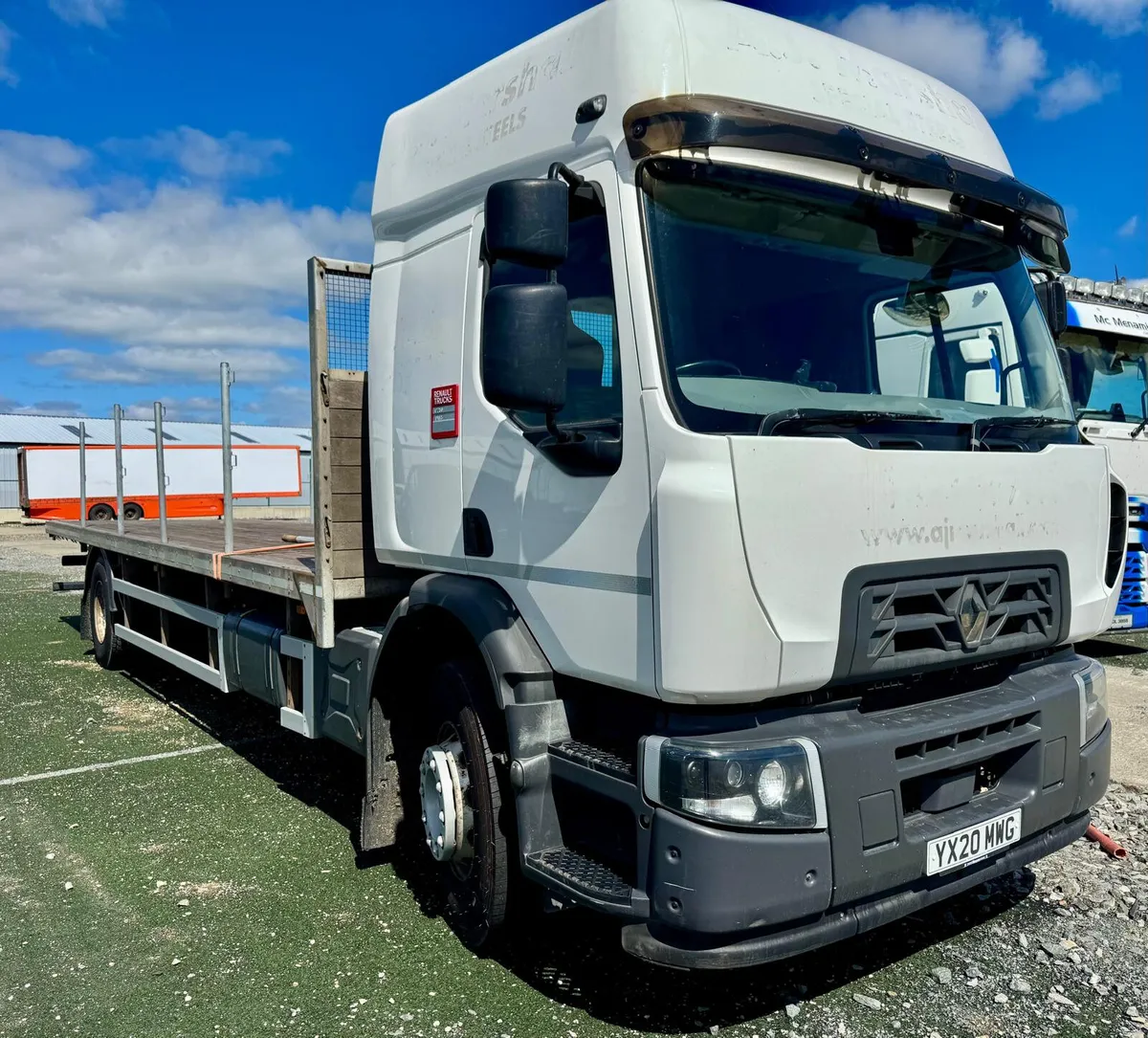Renault C Range flat bed - Image 2
