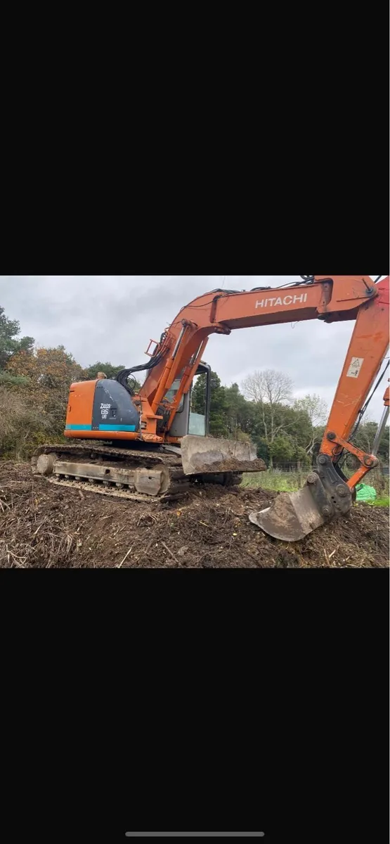Hitachi zx135 pump gone - Image 1