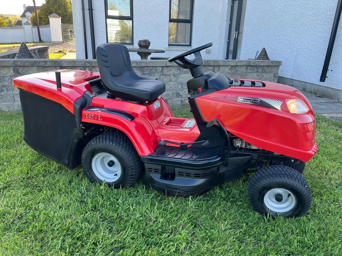 Mountfield 16hp hydrostatic ride on mower - Image 3