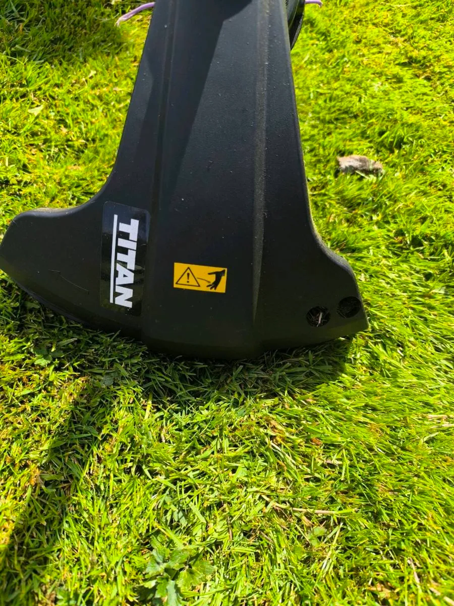 Titan strimmer and hedge cutter - Image 3