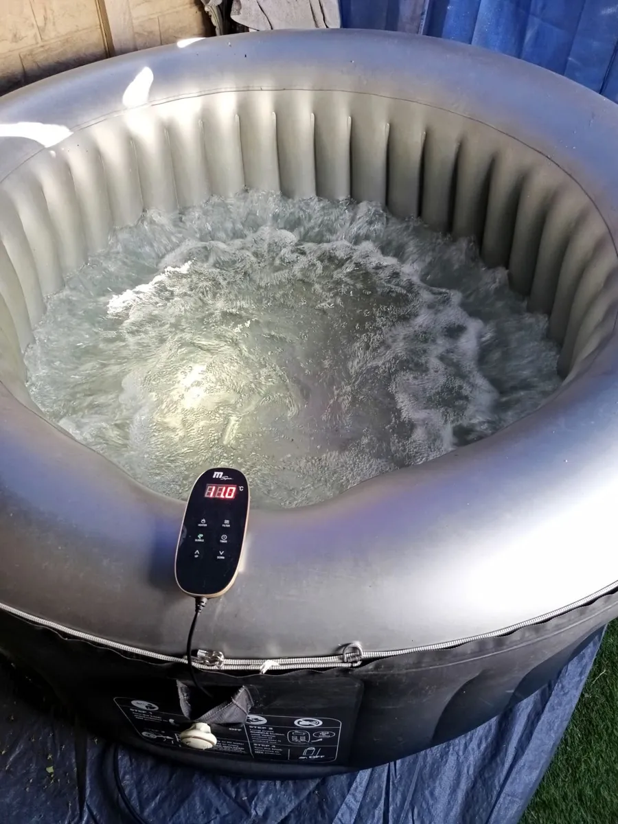 Jacuzzi - Image 1