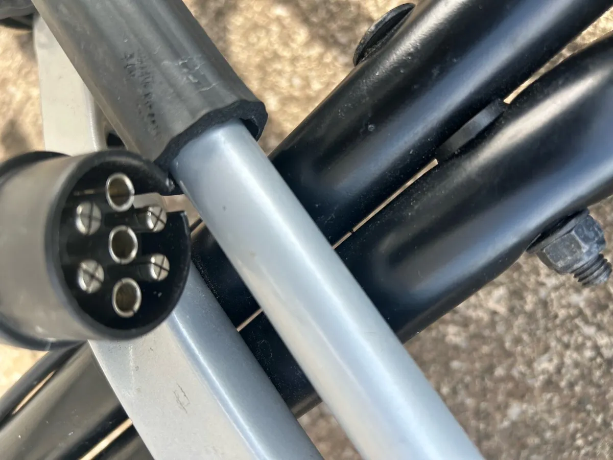 Thule 3 Bike Towbar Carrier with Tilt - Image 4