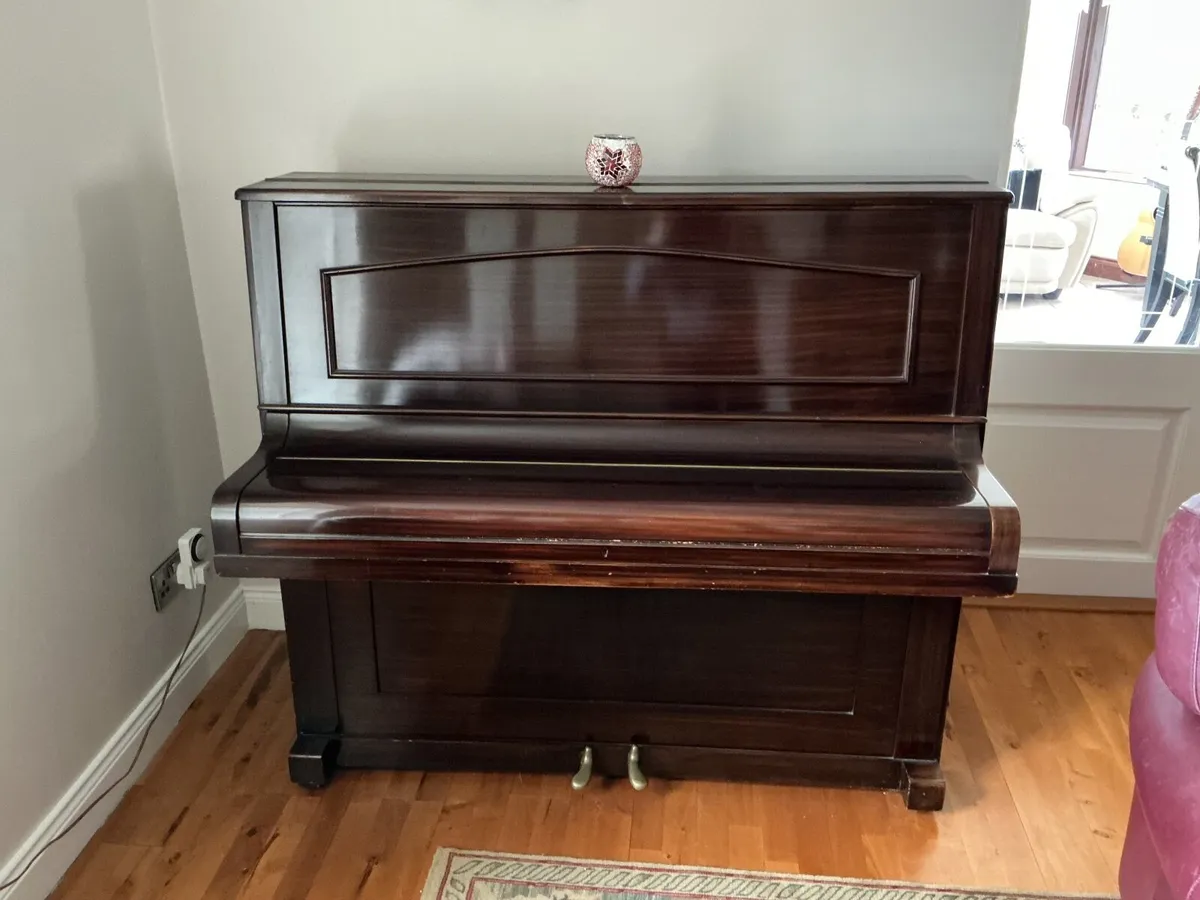 Upright Piano - Image 1