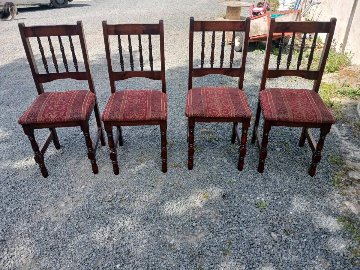 Table & chairs - Image 2