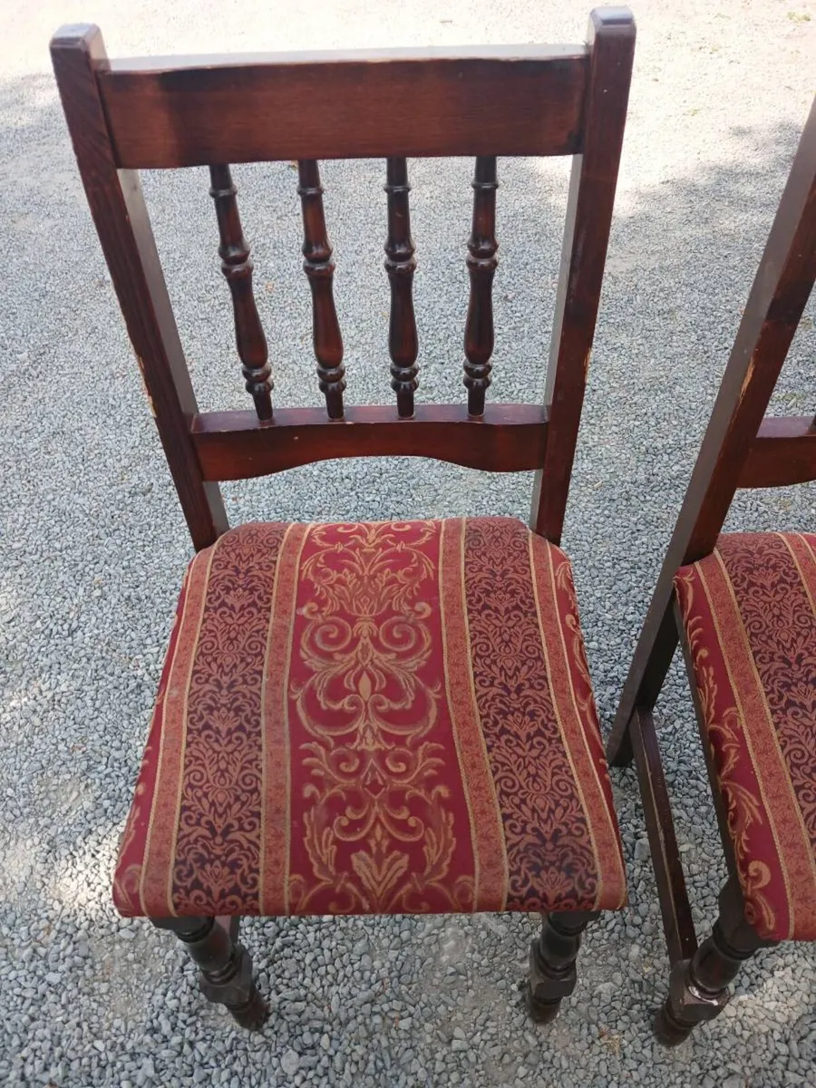 Table & chairs - Image 3