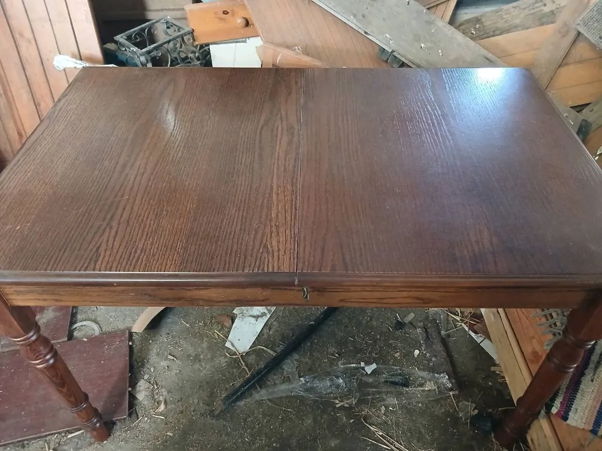 Table & chairs - Image 4