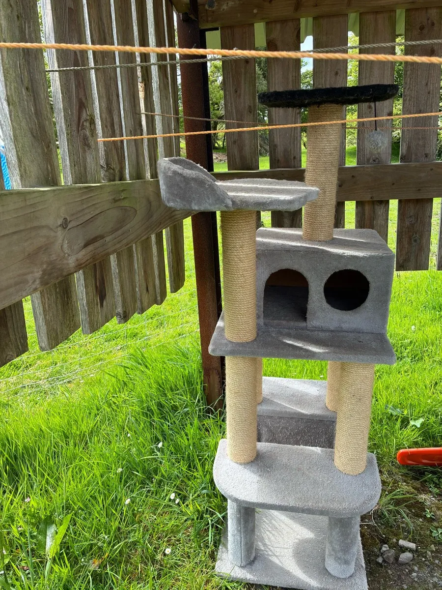 Cat tower - Image 2