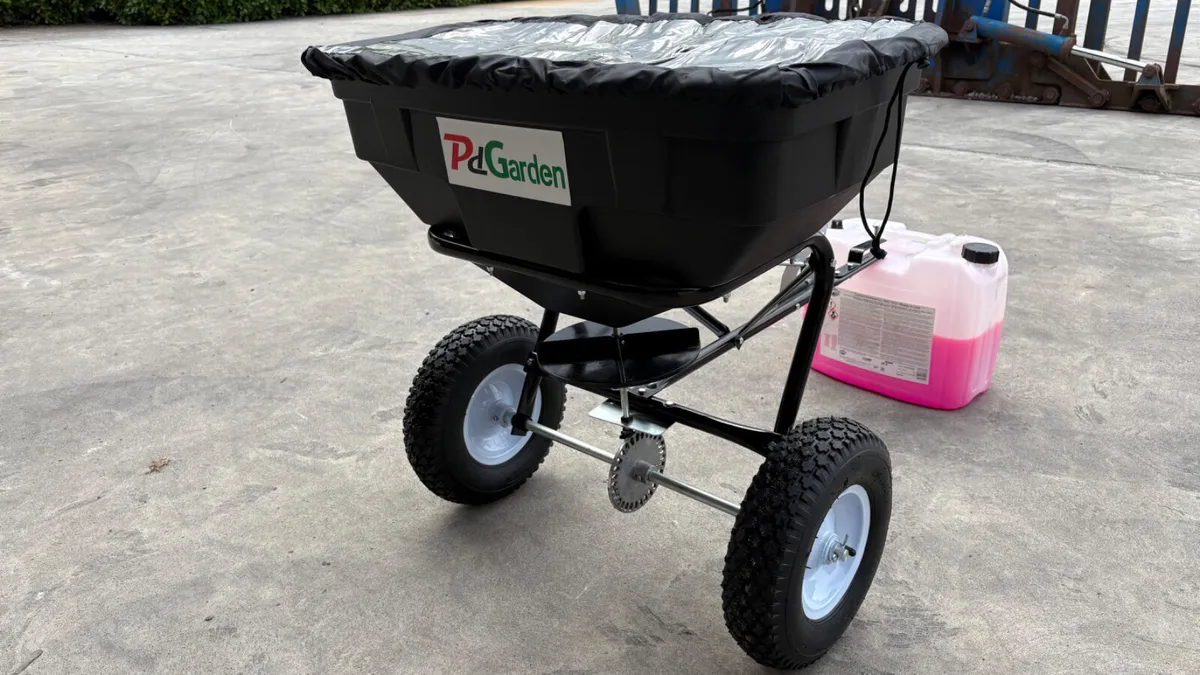 New Garden Spreader For Sale - Image 4