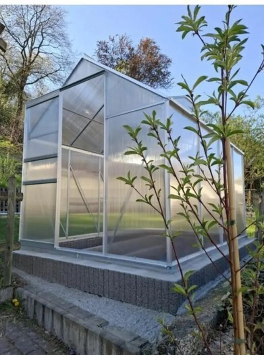 Aluminium Greenhouse 4.75m² 8.2 x 6.2 x 6.4 ft - Image 1
