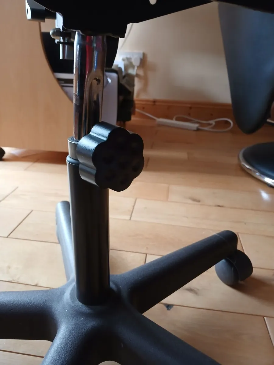 Office chair - Image 2