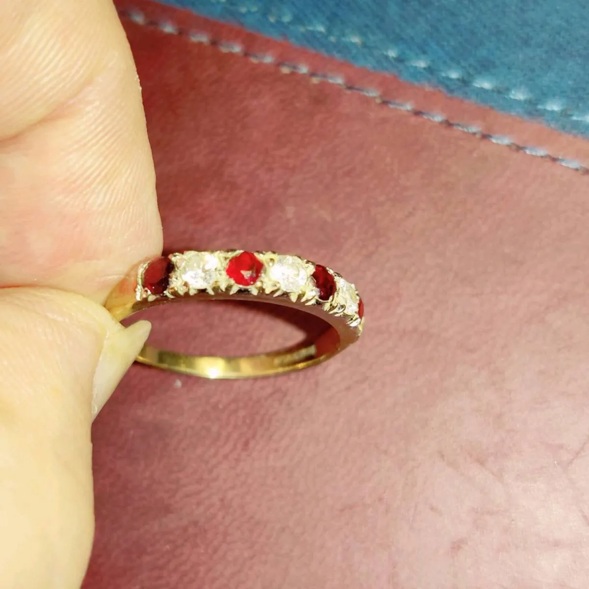 GARNET ETERNITY, 9CT Thick Gold Vintage Dress Ring - Image 4