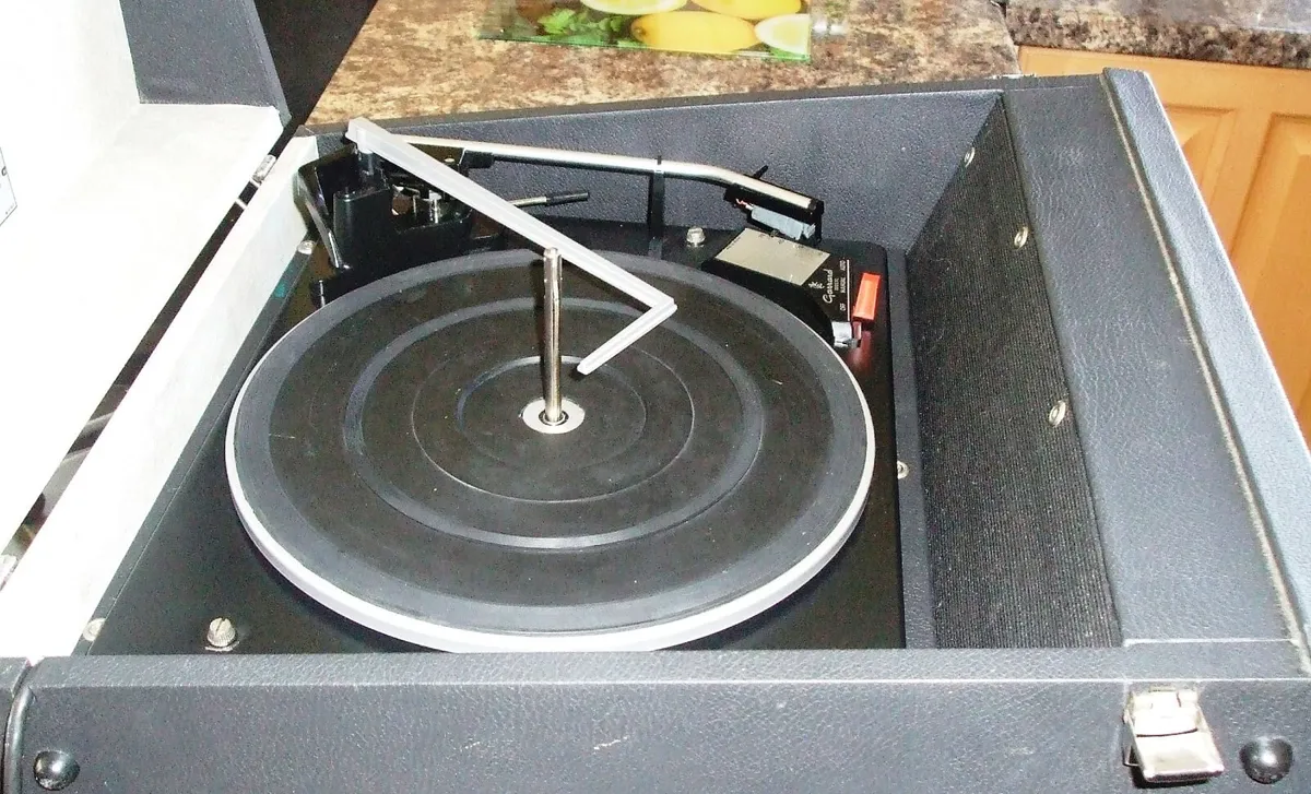 Hacker vintage Record Player GP42 Refurbished - Image 3