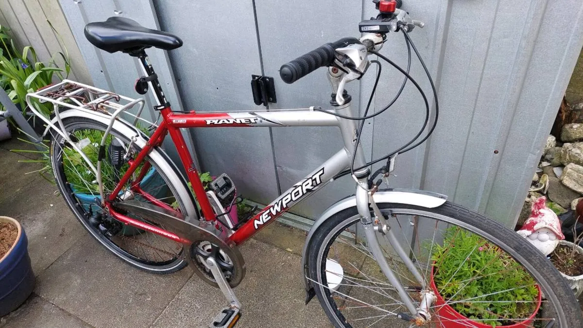 Newport Planet Trekking Bike Large Frame - Image 1