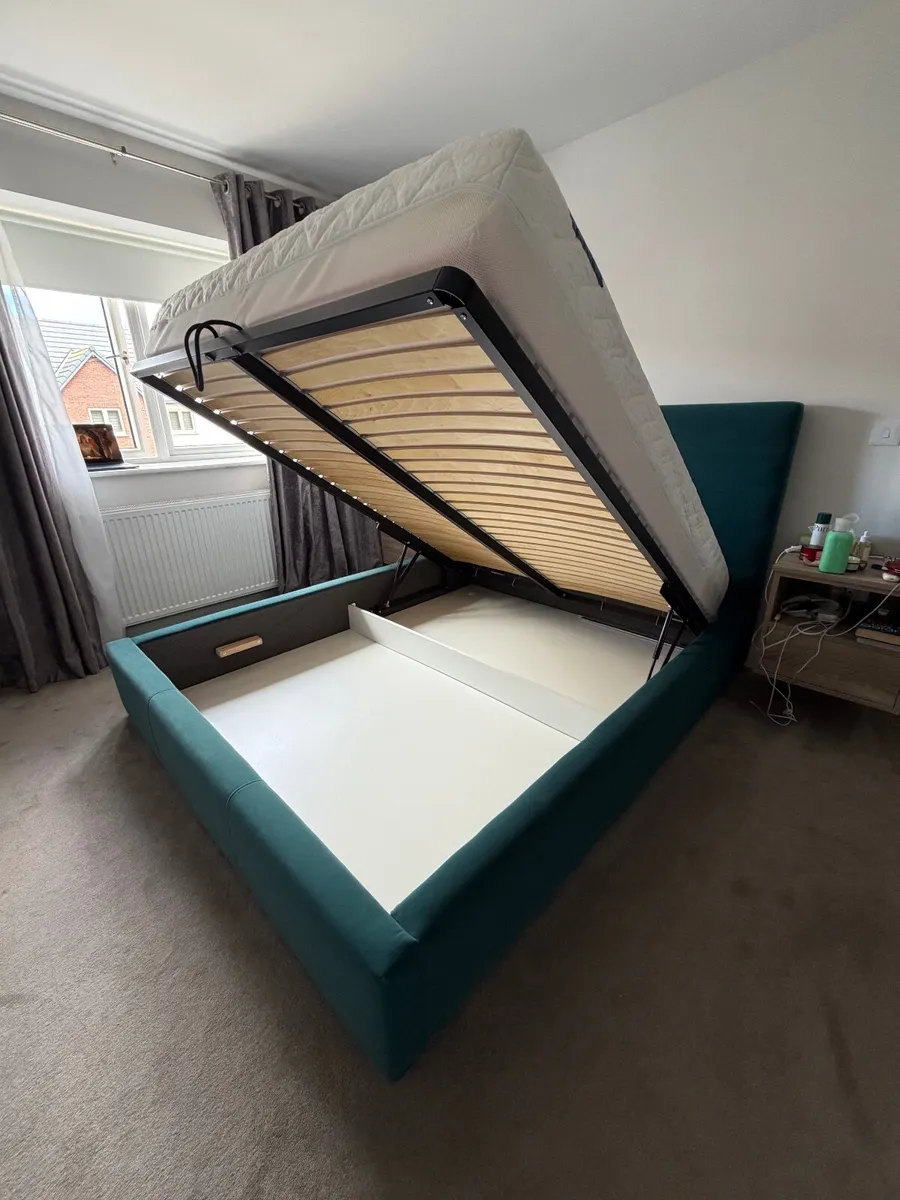 Bed and mattress - Image 3