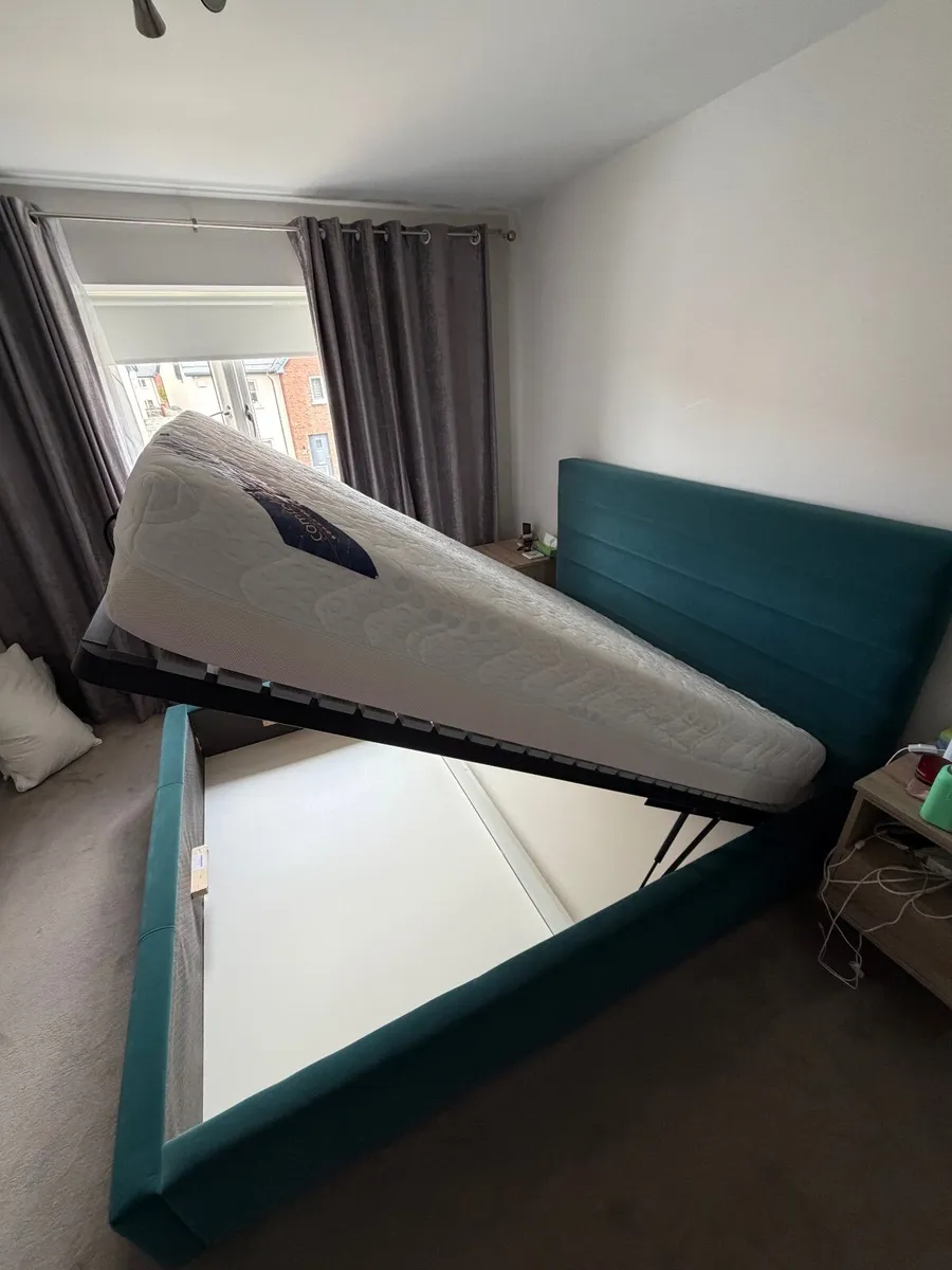 Bed and mattress - Image 2