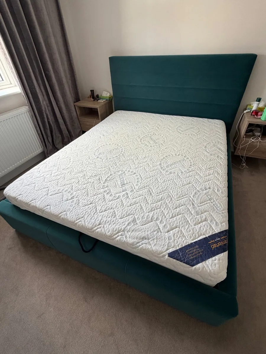 Bed and mattress - Image 1