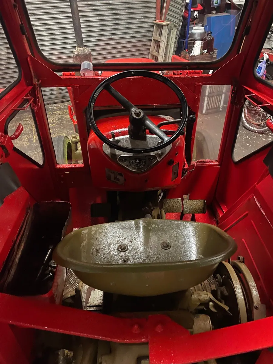 Vintage zetor 4712 tractor & quicke loader & box - Image 4