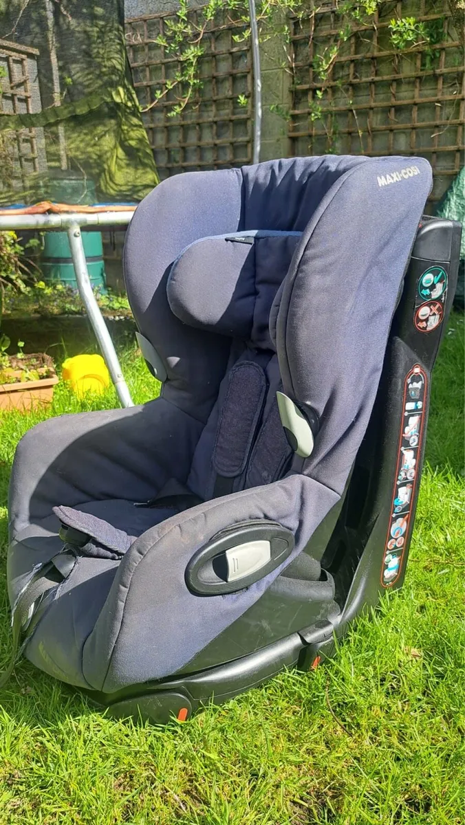 Maxi cost swivel car seat