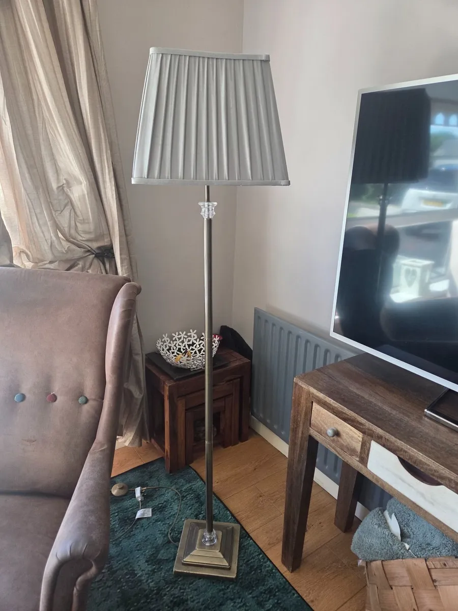 Elegant Floor Lamp - Image 3