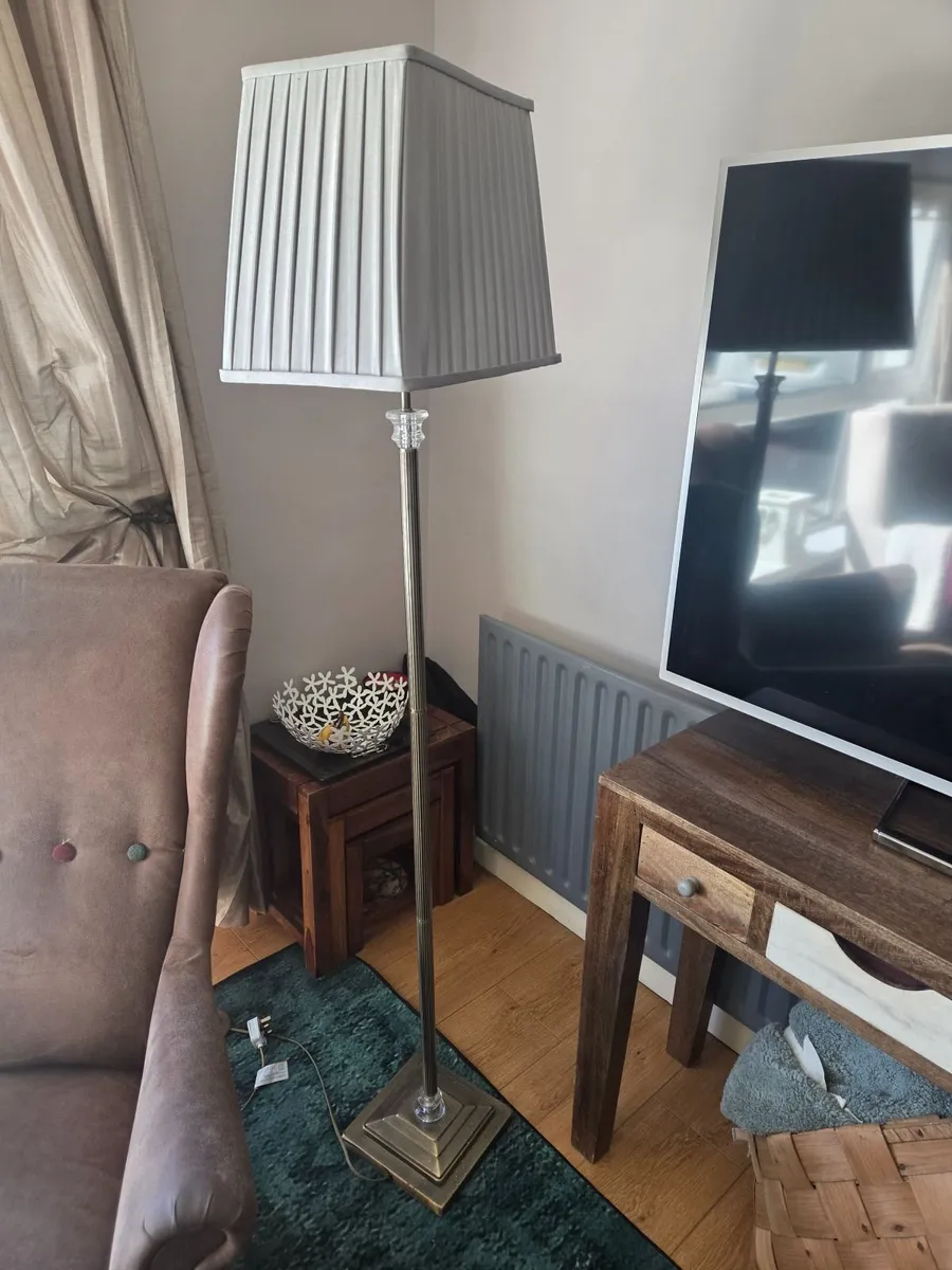Elegant Floor Lamp - Image 1