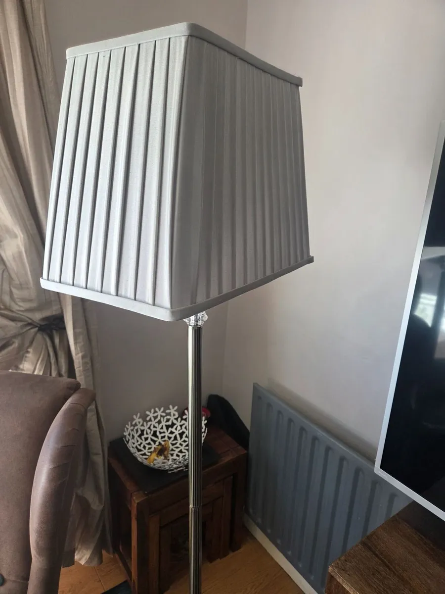 Elegant Floor Lamp - Image 2