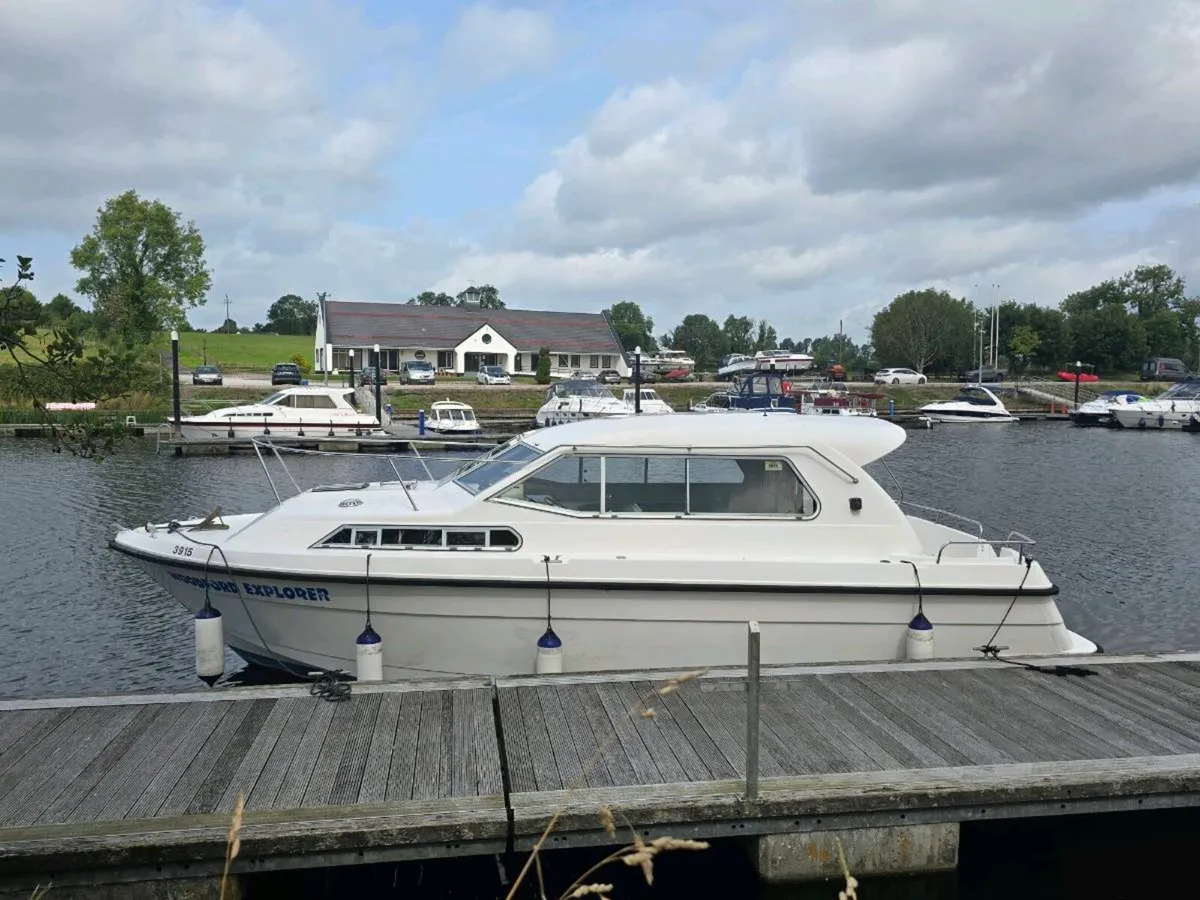 Cruiser leisure boat - Image 3