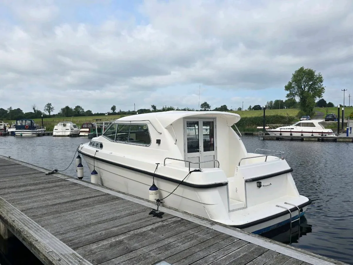 Cruiser leisure boat - Image 2