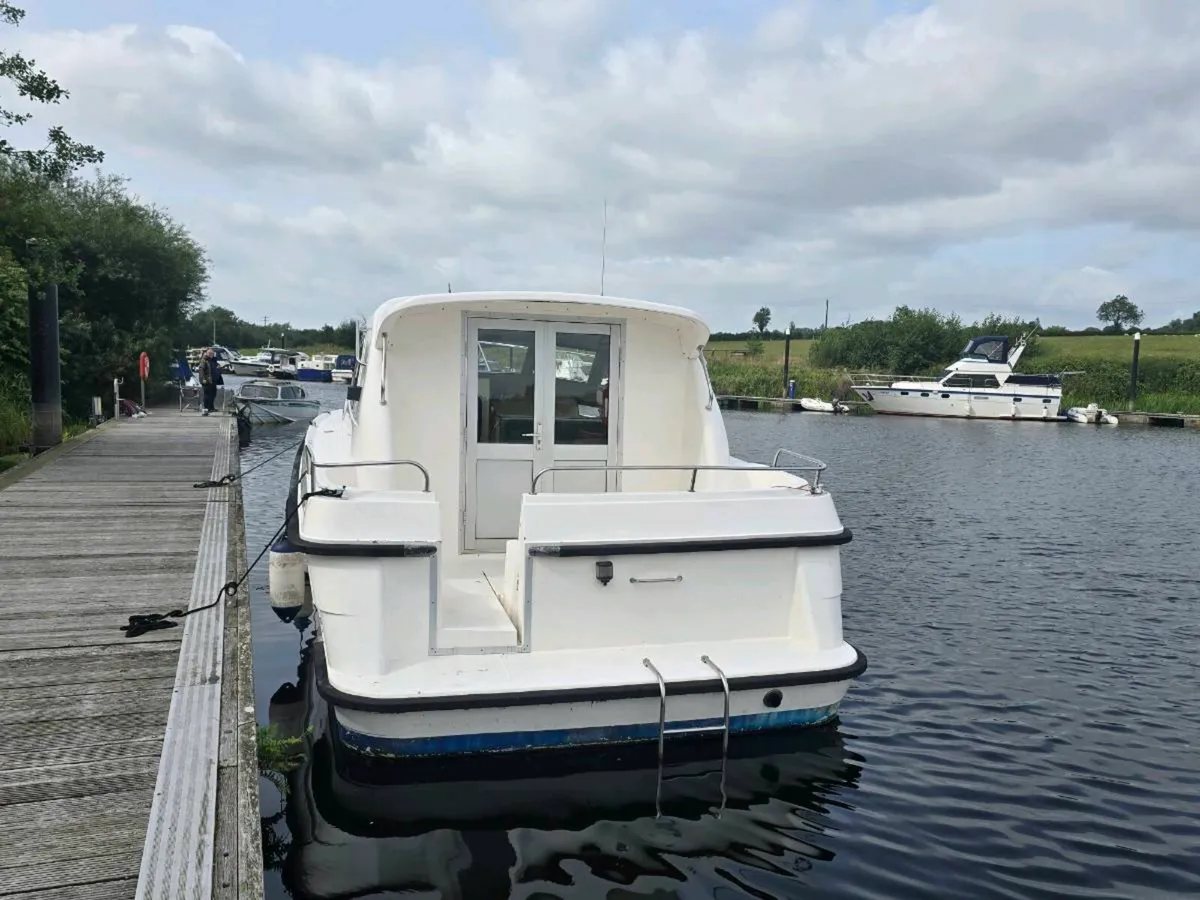Cruiser leisure boat - Image 4