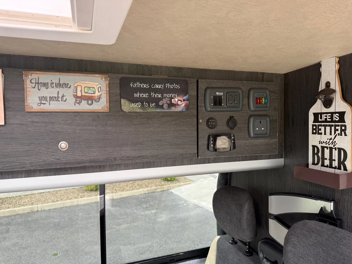 Renault Master 231 Camper Van - Image 3