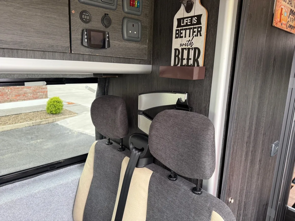 Renault Master 231 Camper Van - Image 4