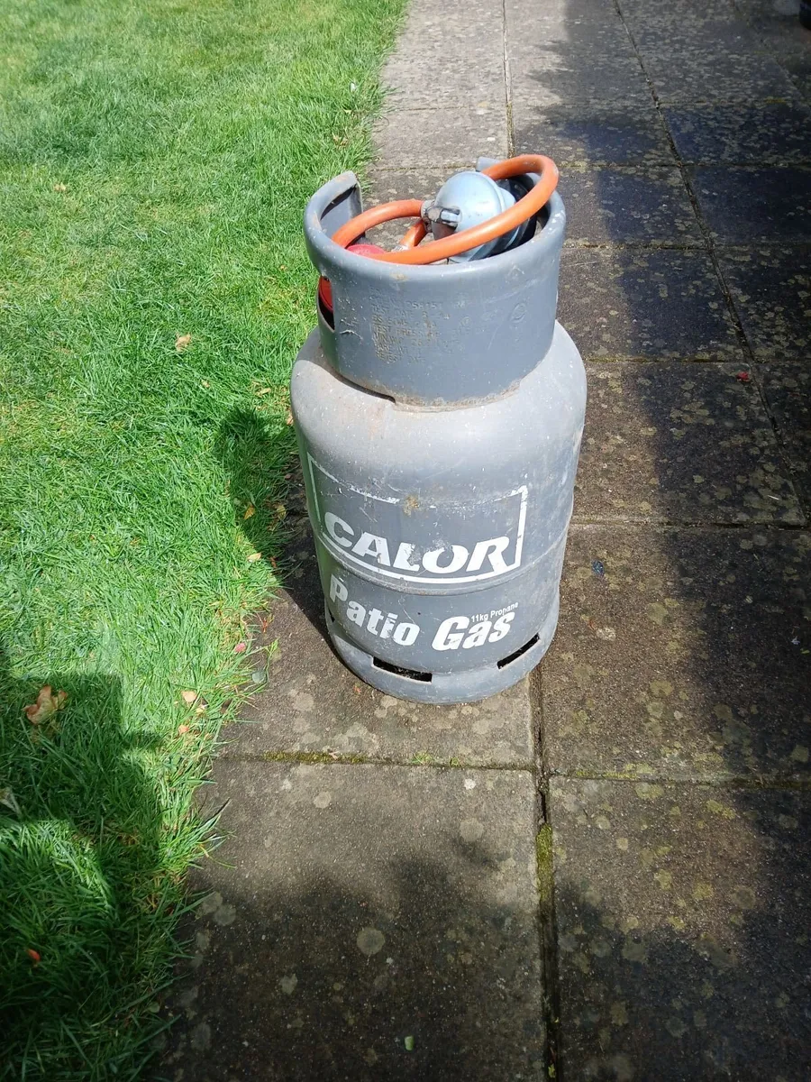 Gas cylinder with regulator.