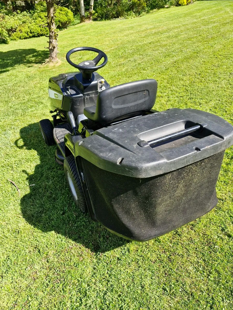 Lawnmower  ride on - Image 1