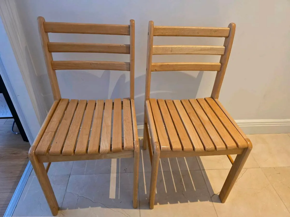 2 chairs - Image 1