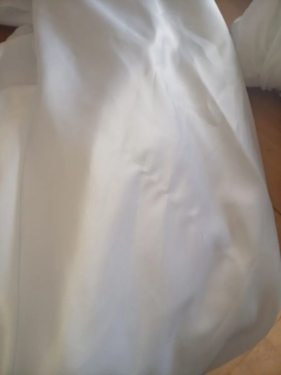 Communion dress size small, bag, vail and shoes - Image 4