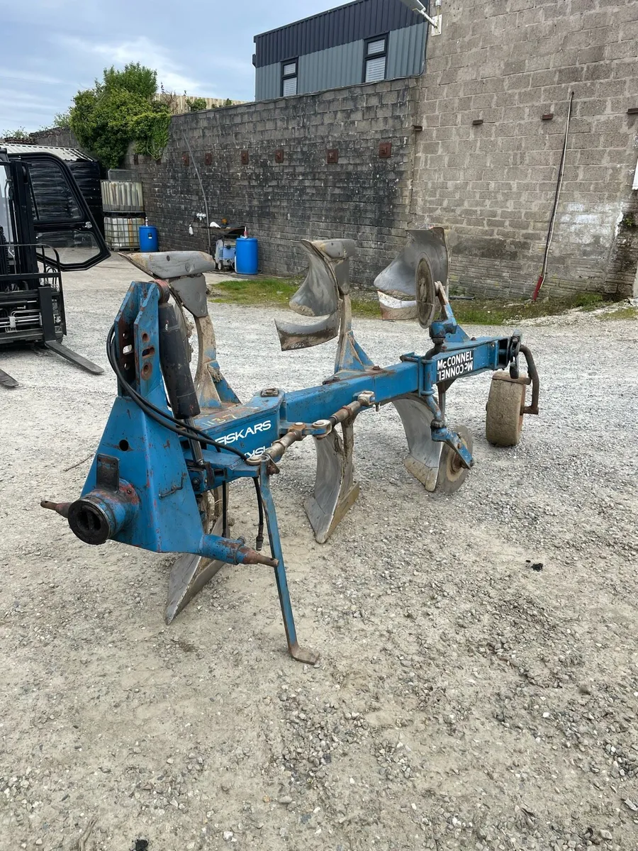 Fiskars 3 Furrow reversible Plough - Image 2