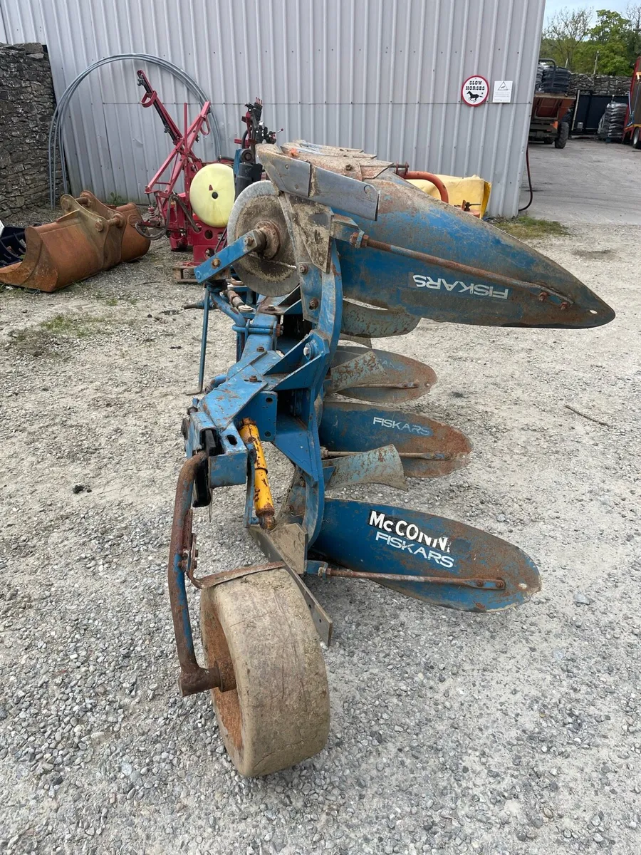 Fiskars 3 Furrow reversible Plough - Image 4