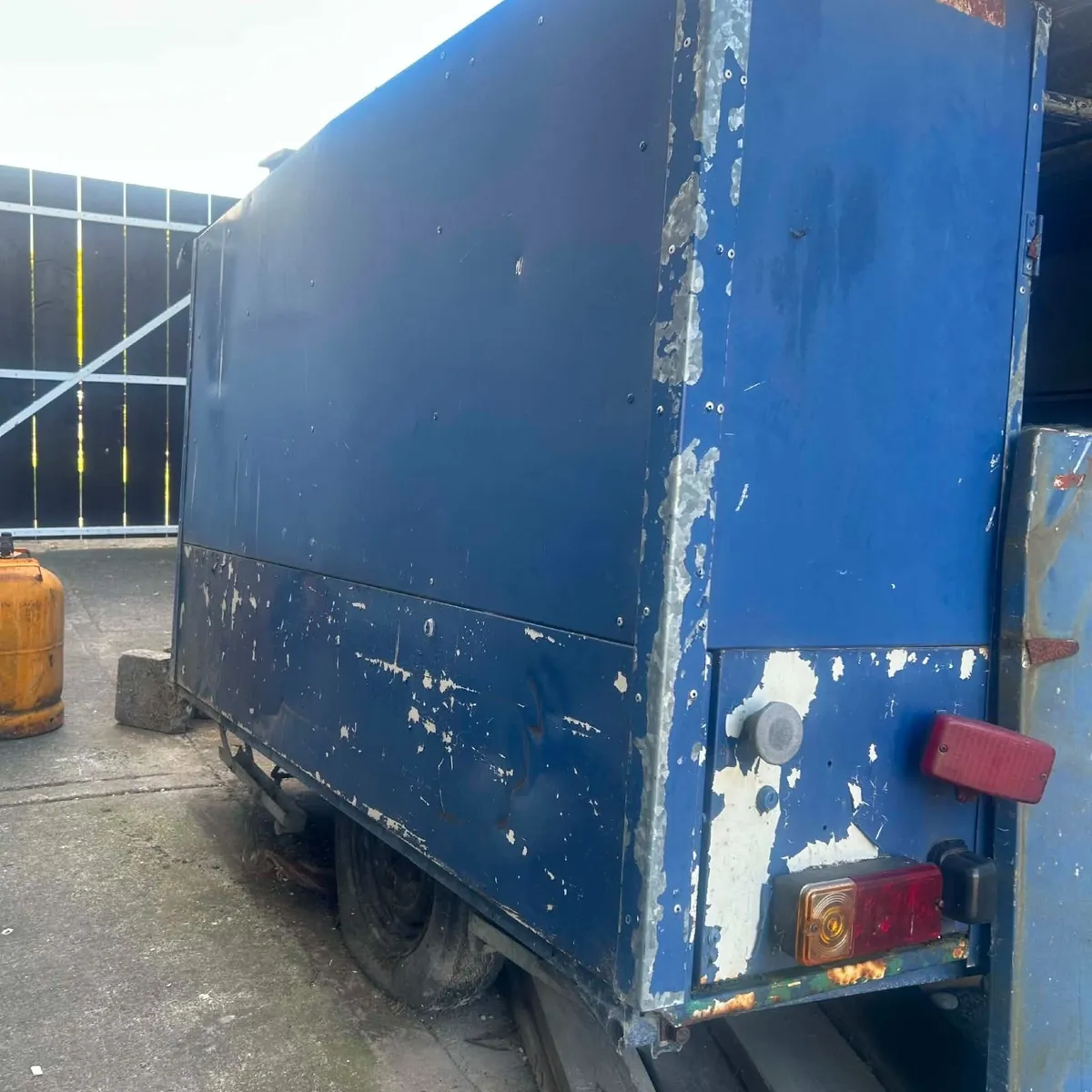 Trailer - Image 2