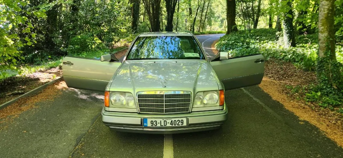 Mercedes C124 E220 - Image 1