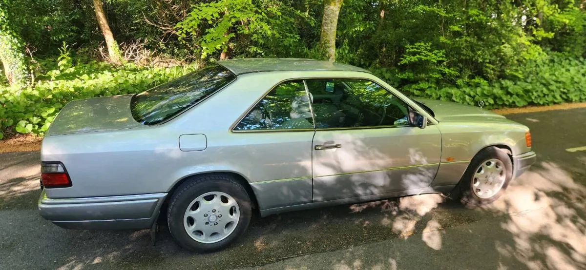 Mercedes C124 E220 - Image 2