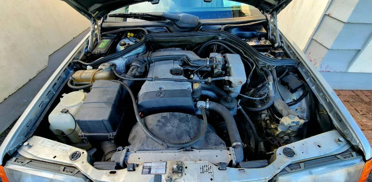 Mercedes C124 E220 - Image 2