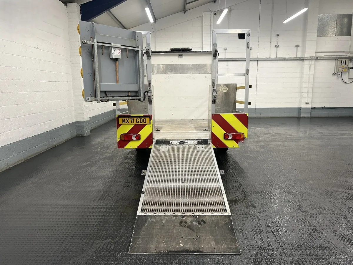 2022 Peugeot Boxer Dropside Van - Image 4