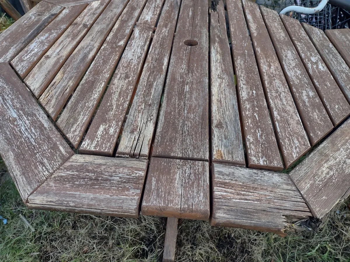 Very heavy Teak garden table - Image 2