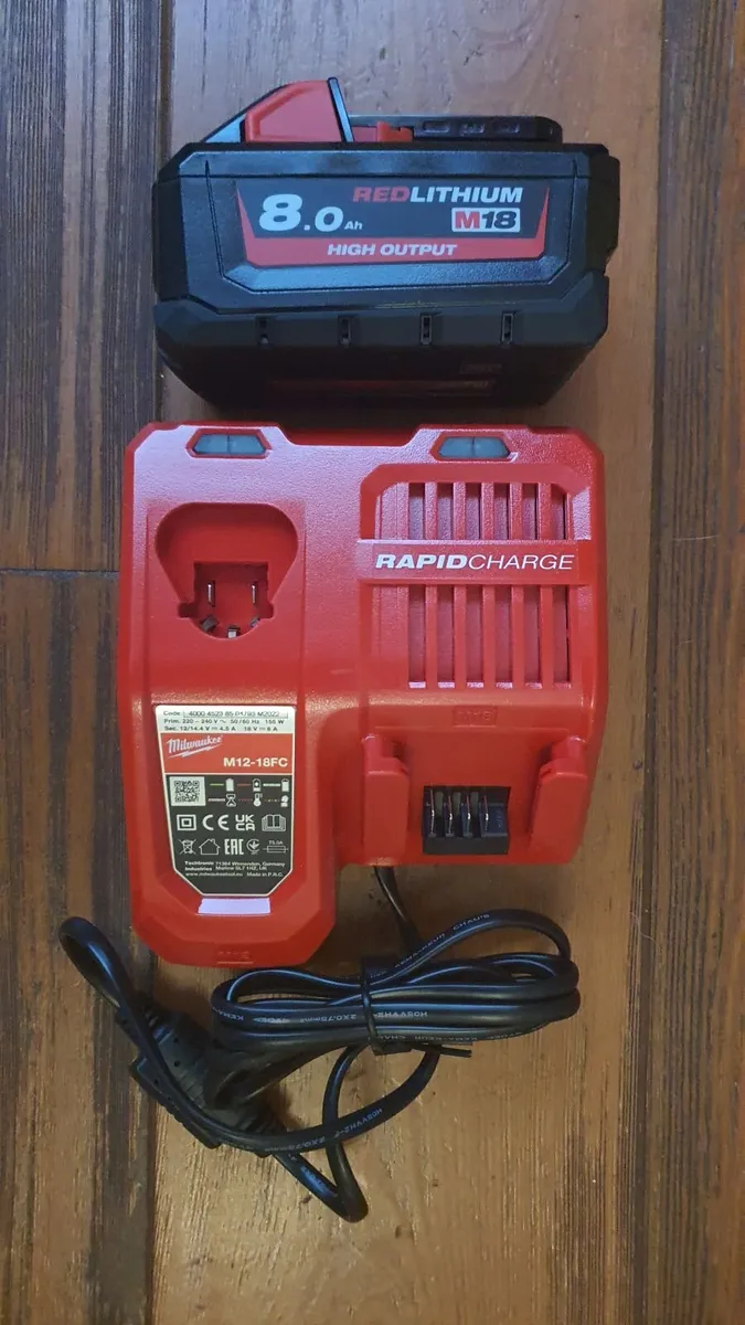 M18 Milwaukee 8Ah Battery + Rapid Charger - Image 1