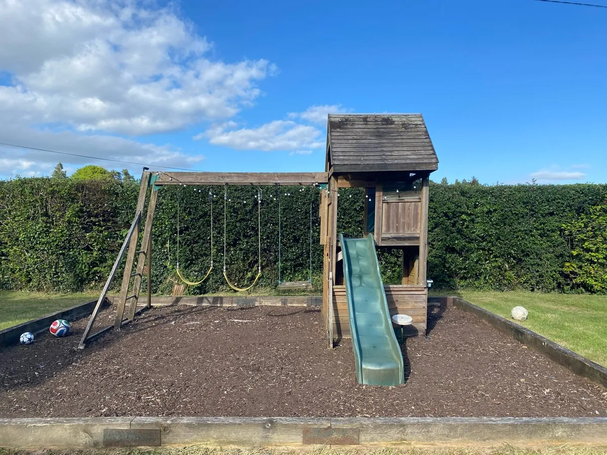 Children outdoor playhouse - Image 1