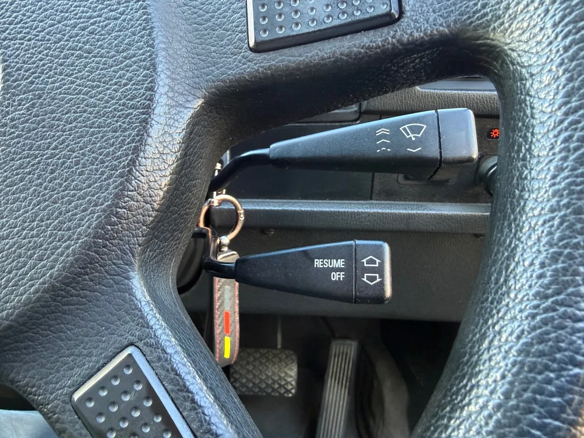 BMW 3-Series 1988 - Image 3