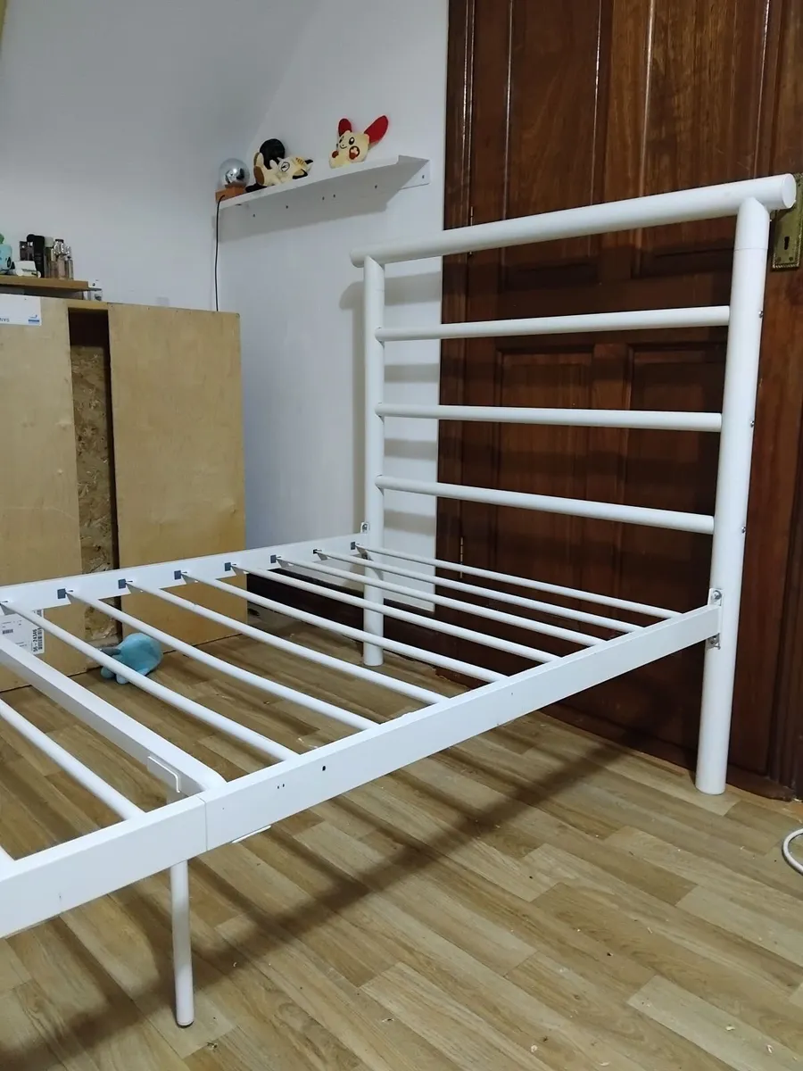 Metal bed frame - Image 2