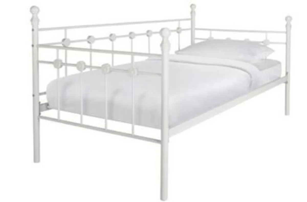 Day Bed - Image 1
