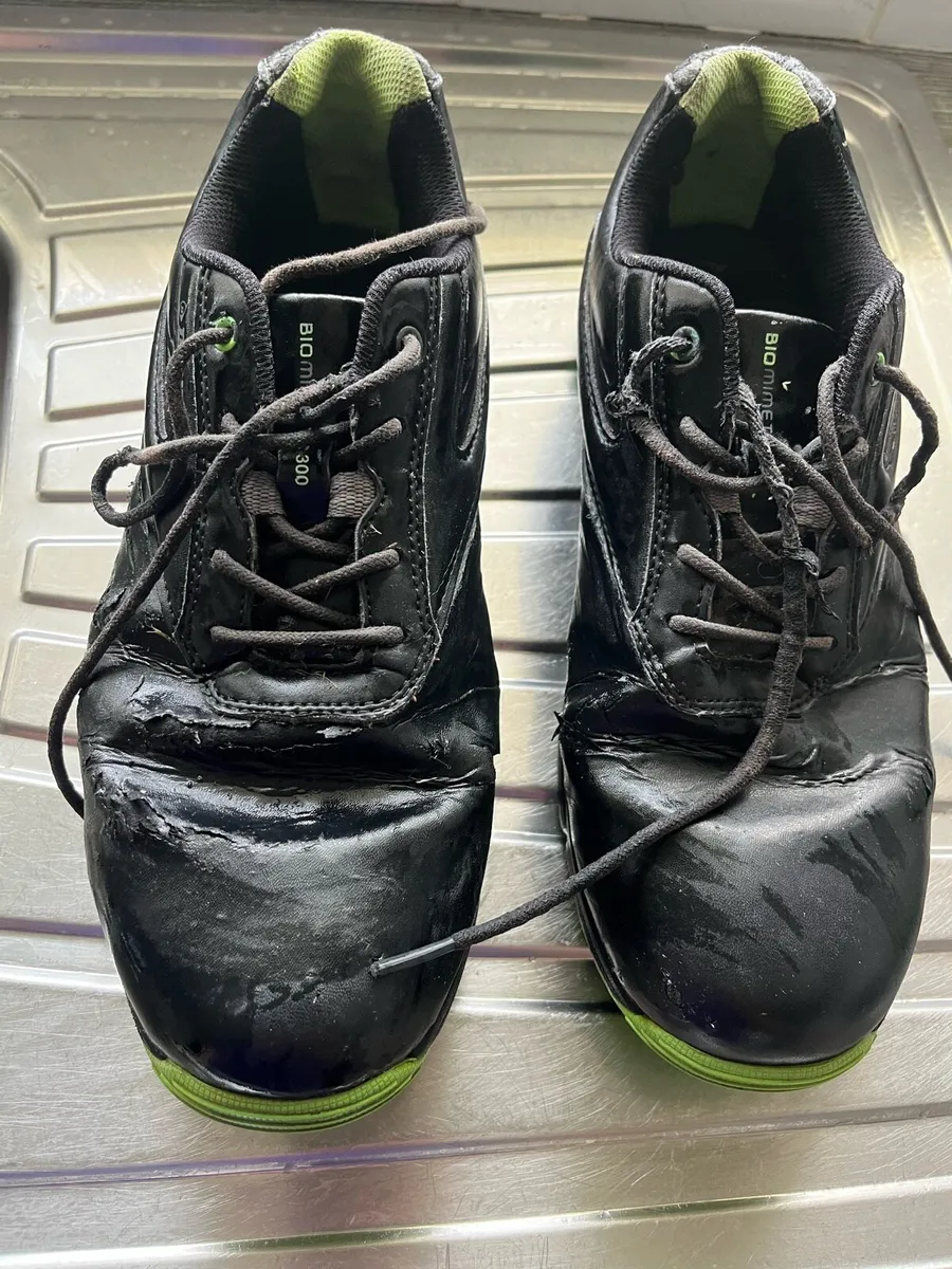 Dunlop golf shoes - Image 1