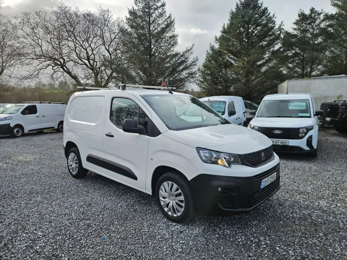 Peugeot Partner Professional Plus 1.5 Blue HDI - Image 1